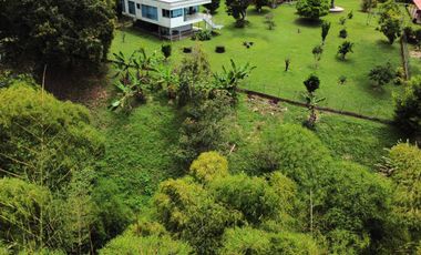SE VENDE FINCA EN COMBIA,DOS  CASAS