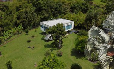 SE VENDE FINCA EN COMBIA,DOS  CASAS