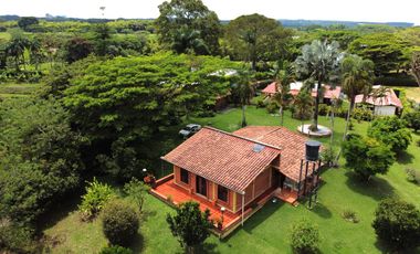 SE VENDE FINCA EN COMBIA,DOS  CASAS