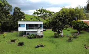 SE VENDE FINCA EN COMBIA,DOS  CASAS