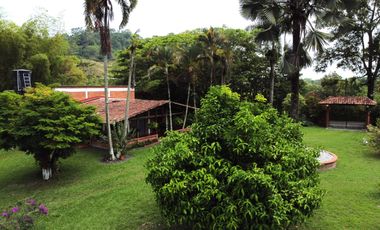 SE VENDE FINCA EN COMBIA,DOS  CASAS