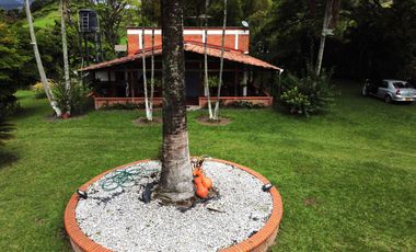 SE VENDE FINCA EN COMBIA,DOS  CASAS