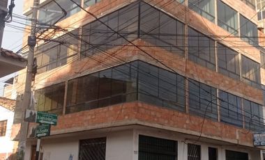 ¡EN VENTA! Edificio de 6 PISOS Urb. LICENCIADOS – 1er Paradero SAN SEBASTIÁN por el CÓNDOR, CUSCO