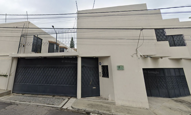 ¡PRECIOSA CASA EN FRACC CON ALBERCA EN MORELOS!