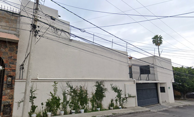 ¡PRECIOSA CASA EN FRACC CON ALBERCA EN MORELOS!