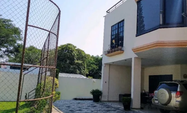 ¡PRECIOSA CASA EN FRACC CON ALBERCA EN MORELOS!
