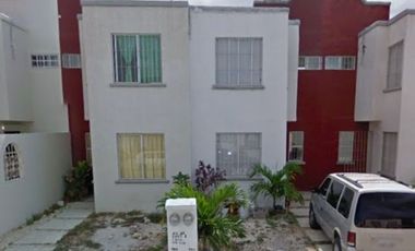 CASA DE DOS NIVELES EN CONDOMINIO, EN VENTA, MUY CERCA DE LA PLAYA