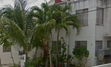 CASA DE DOS NIVELES EN CONDOMINIO, EN VENTA, MUY CERCA DE LA PLAYA
