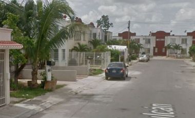 CASA DE DOS NIVELES EN CONDOMINIO, EN VENTA, MUY CERCA DE LA PLAYA