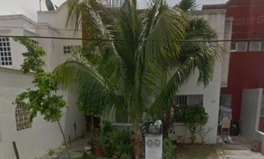 CASA DE DOS NIVELES EN CONDOMINIO, EN VENTA, MUY CERCA DE LA PLAYA