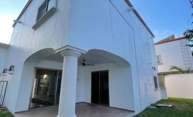 Casa en renta. Fracc. Las Hadas, Zona Country, Villahermosa, Tabasco.