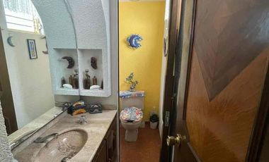 VENDO CASA EN CIRCUITO INGENIEROS  CON VIGILANCIA MUY CÓMODA $10,200,000.00 pesos 00/100 m n informes y citas con Sra. Reynaud al cel 552527----.