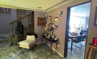 VENDO CASA EN CIRCUITO INGENIEROS  CON VIGILANCIA MUY CÓMODA $10,200,000.00 pesos 00/100 m n informes y citas con Sra. Reynaud al cel 552527----.