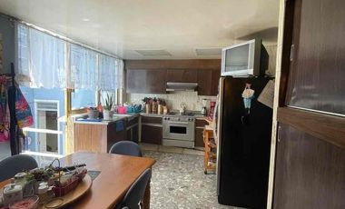 VENDO CASA EN CIRCUITO INGENIEROS  CON VIGILANCIA MUY CÓMODA $10,200,000.00 pesos 00/100 m n informes y citas con Sra. Reynaud al cel 552527----.