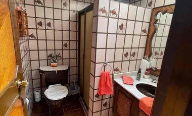 VENDO CASA EN CIRCUITO INGENIEROS  CON VIGILANCIA MUY CÓMODA $10,200,000.00 pesos 00/100 m n informes y citas con Sra. Reynaud al cel 552527----.