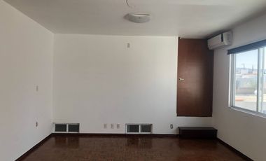 CASA EN RENTA ZONA UNIVERSITARIA