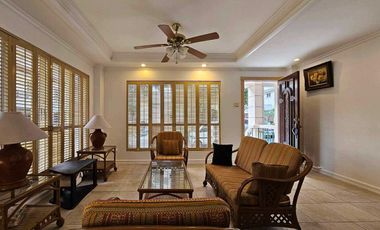 Spacious Family House Offering Relaxing and Cheerful Lifestyle