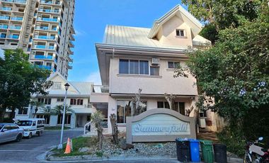 Spacious Family House Offering Relaxing and Cheerful Lifestyle