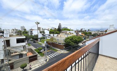 ¡Departamento Dúplex de Estreno en Miraflores!