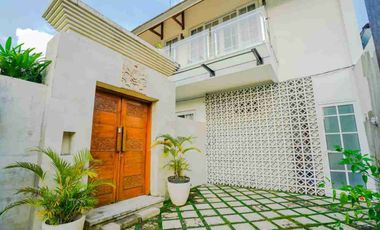 VILA MEWAH MODERN JALAN BLONG KEKER JIMBARAN