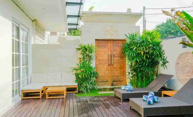 VILA MEWAH MODERN JALAN BLONG KEKER JIMBARAN