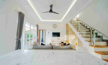 VILA MEWAH MODERN JALAN BLONG KEKER JIMBARAN