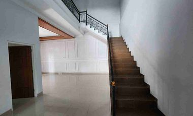 Rumah Baru 2 Lantai Dengan Kolam Renang Murah