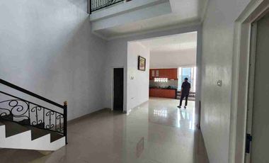 Rumah Baru 2 Lantai Dengan Kolam Renang Murah