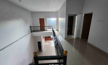 Rumah Baru 2 Lantai Dengan Kolam Renang Murah