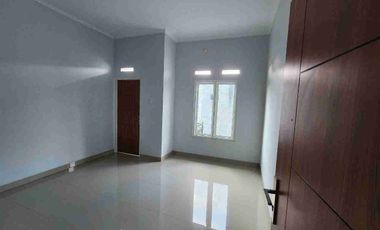 Rumah Baru 2 Lantai Dengan Kolam Renang Murah