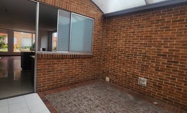 🏡 ¡OPORTUNIDAD ÚNICA! Casa de 3 Niveles en Arriendo – Chía, Sector Vivenza/Guaymaral Ubicación y Comodidad Insuperables  Vive en una de las zonas con