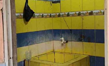 RUMAH di sewakan apa adanya pinggir jalan area Lebak bulus Jaksel
