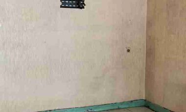 RUMAH di sewakan apa adanya pinggir jalan area Lebak bulus Jaksel