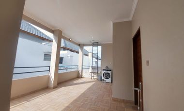 SANGAT MURAH Dijual Rumah Modern 2 Lantai One Gate System di Taman Giri, Nusa Dua