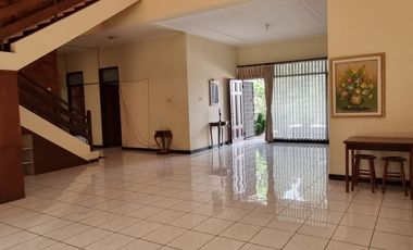 Rumah Villa Jl. Setiabudi Bandung bisa untuk disewakan