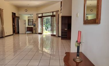 Rumah Villa Jl. Setiabudi Bandung bisa untuk disewakan
