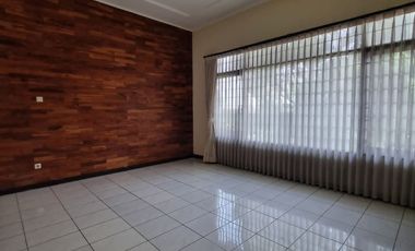 Rumah Villa Jl. Setiabudi Bandung bisa untuk disewakan