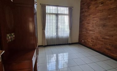 Rumah Villa Jl. Setiabudi Bandung bisa untuk disewakan