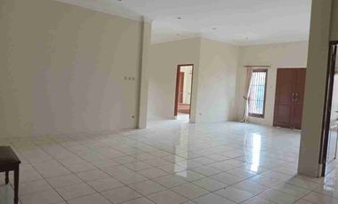 Disewakan Rumah 3 Lt ada Mini Pool di dekat MKG Kelapa Gading Jakarta Utara