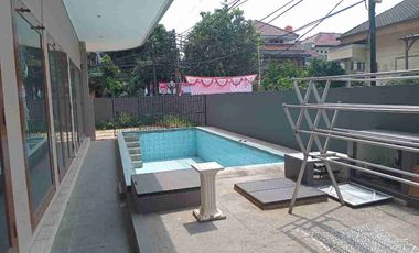 Disewakan Rumah 3 Lt ada Mini Pool di dekat MKG Kelapa Gading Jakarta Utara