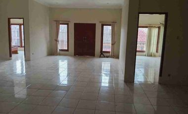 Disewakan Rumah 3 Lt ada Mini Pool di dekat MKG Kelapa Gading Jakarta Utara