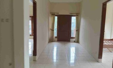 Disewakan Rumah 3 Lt ada Mini Pool di dekat MKG Kelapa Gading Jakarta Utara