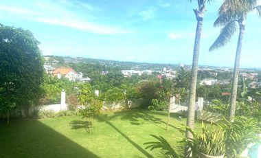 Resale Overlooking Five Bedrooms House with Pool Viewing Ocean and Cebu City