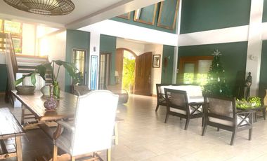 Resale Overlooking Five Bedrooms House with Pool Viewing Ocean and Cebu City