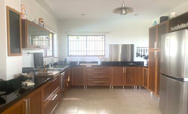 Resale Overlooking Five Bedrooms House with Pool Viewing Ocean and Cebu City