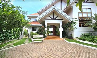 Resale Overlooking Five Bedrooms House with Pool Viewing Ocean and Cebu City