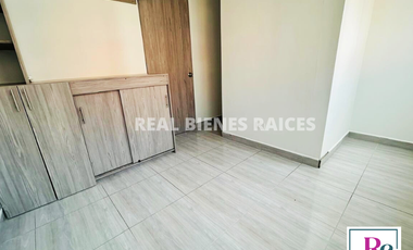 ¡Encantador apartamento en segundo piso, ideal para vivir con comodidad!