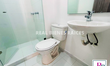 ¡Encantador apartamento en segundo piso, ideal para vivir con comodidad!
