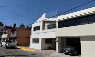 Renta casa en Fraccionamiento frente al Colegio Argos