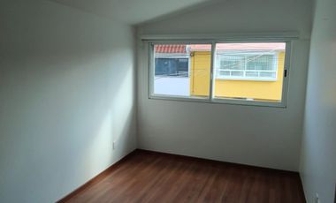 Renta casa en Fraccionamiento frente al Colegio Argos